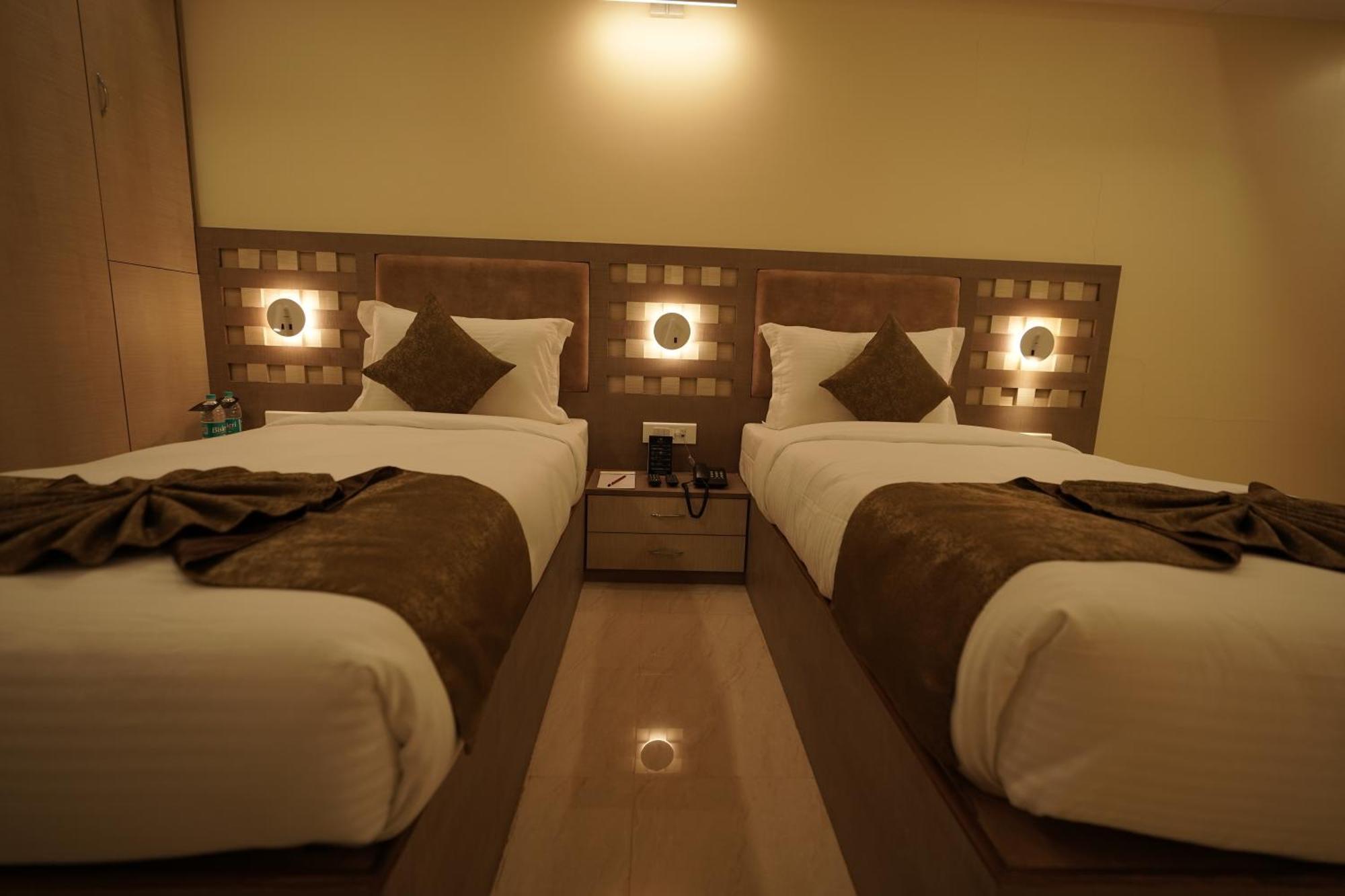 Hotel Bigwig Jabalpur Esterno foto
