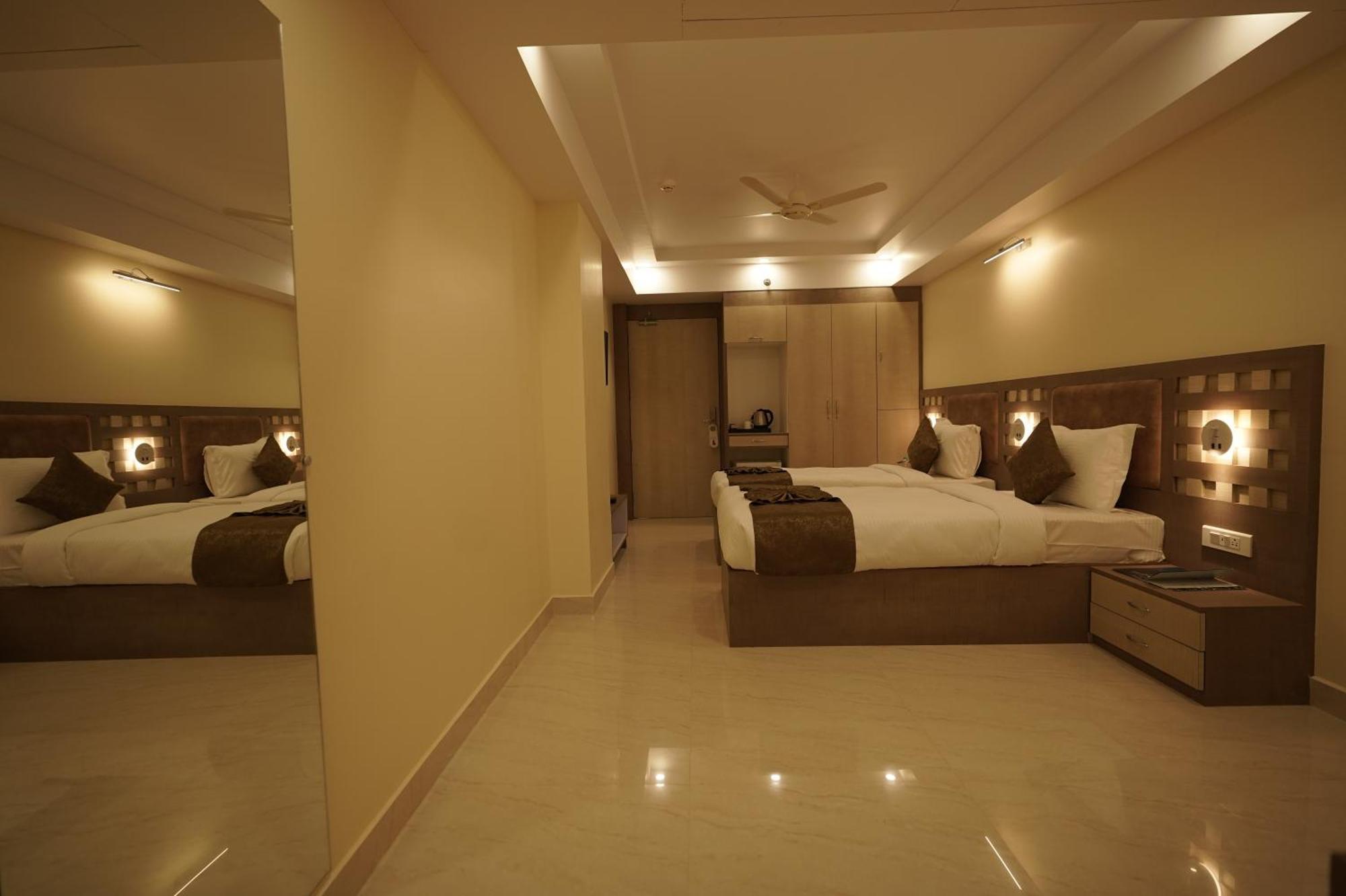 Hotel Bigwig Jabalpur Esterno foto