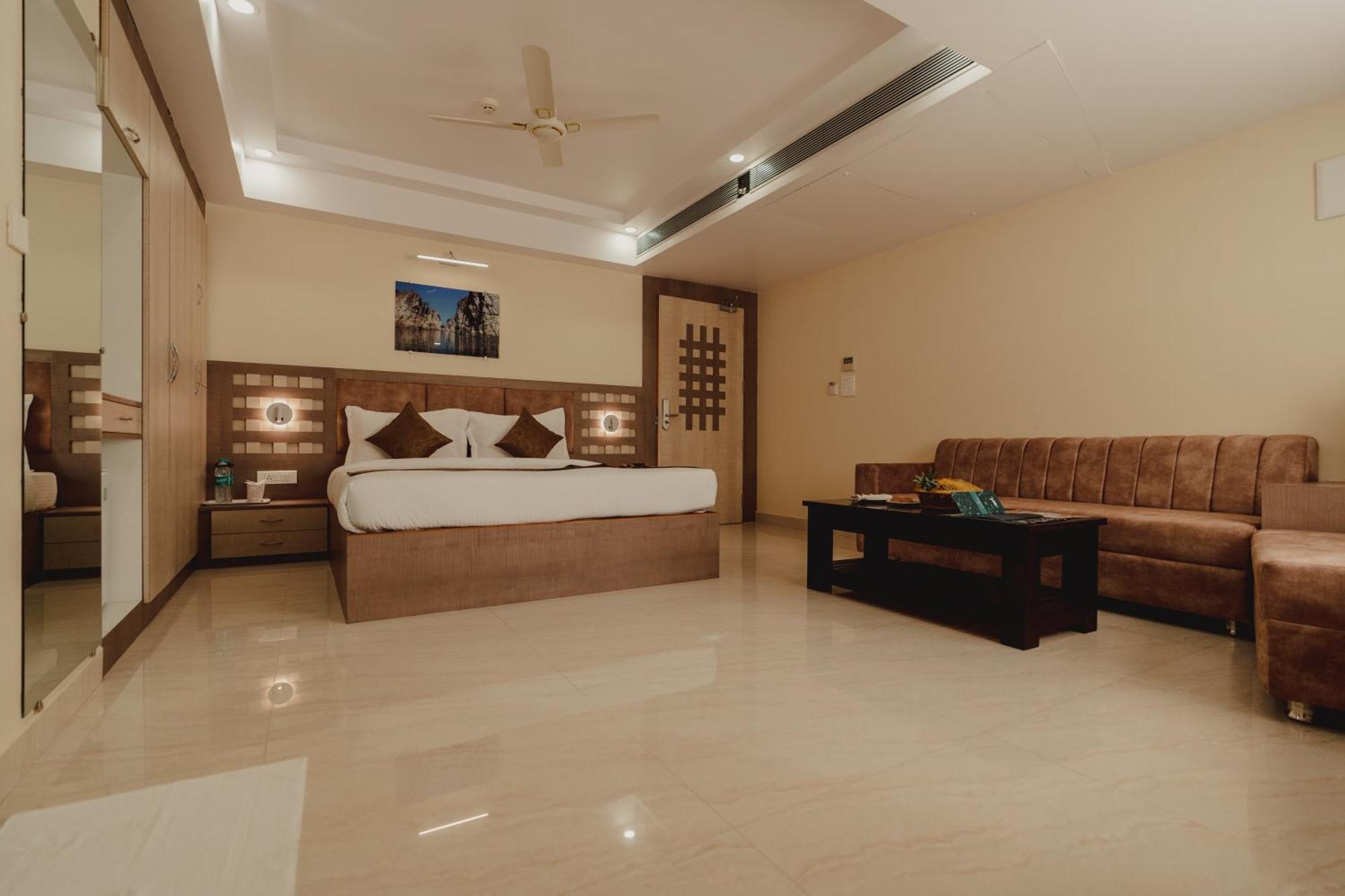 Hotel Bigwig Jabalpur Esterno foto