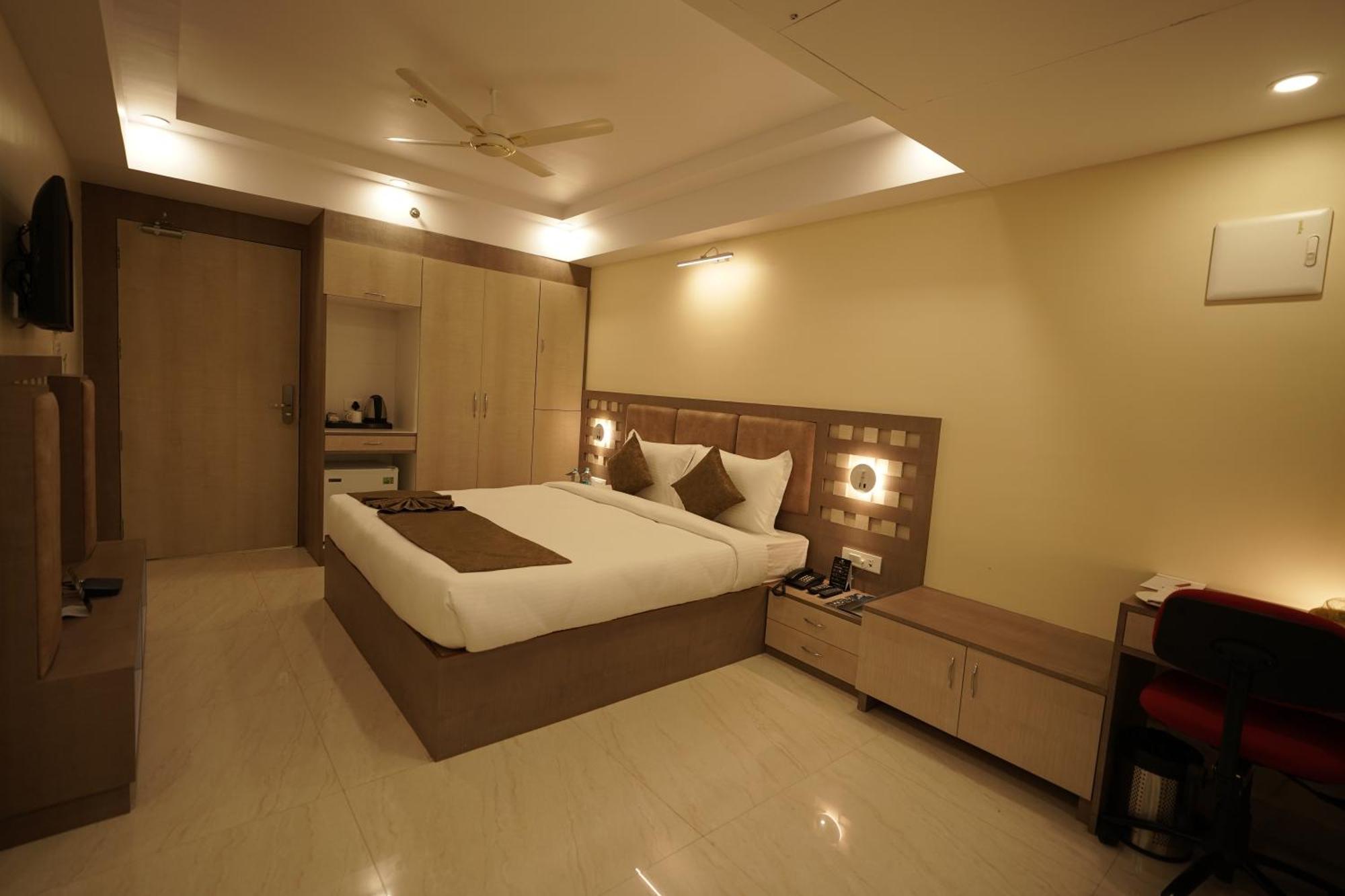 Hotel Bigwig Jabalpur Esterno foto
