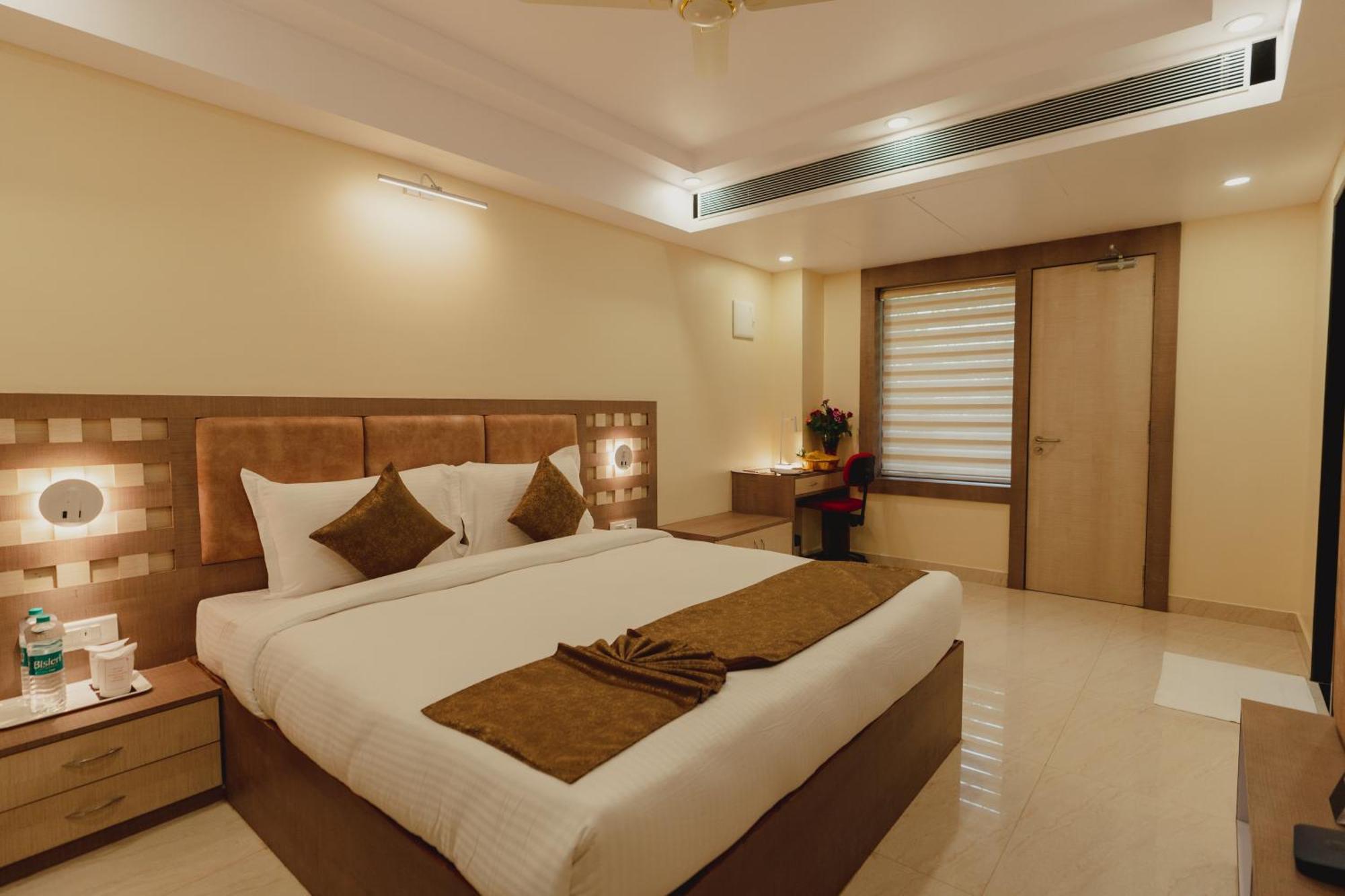 Hotel Bigwig Jabalpur Esterno foto