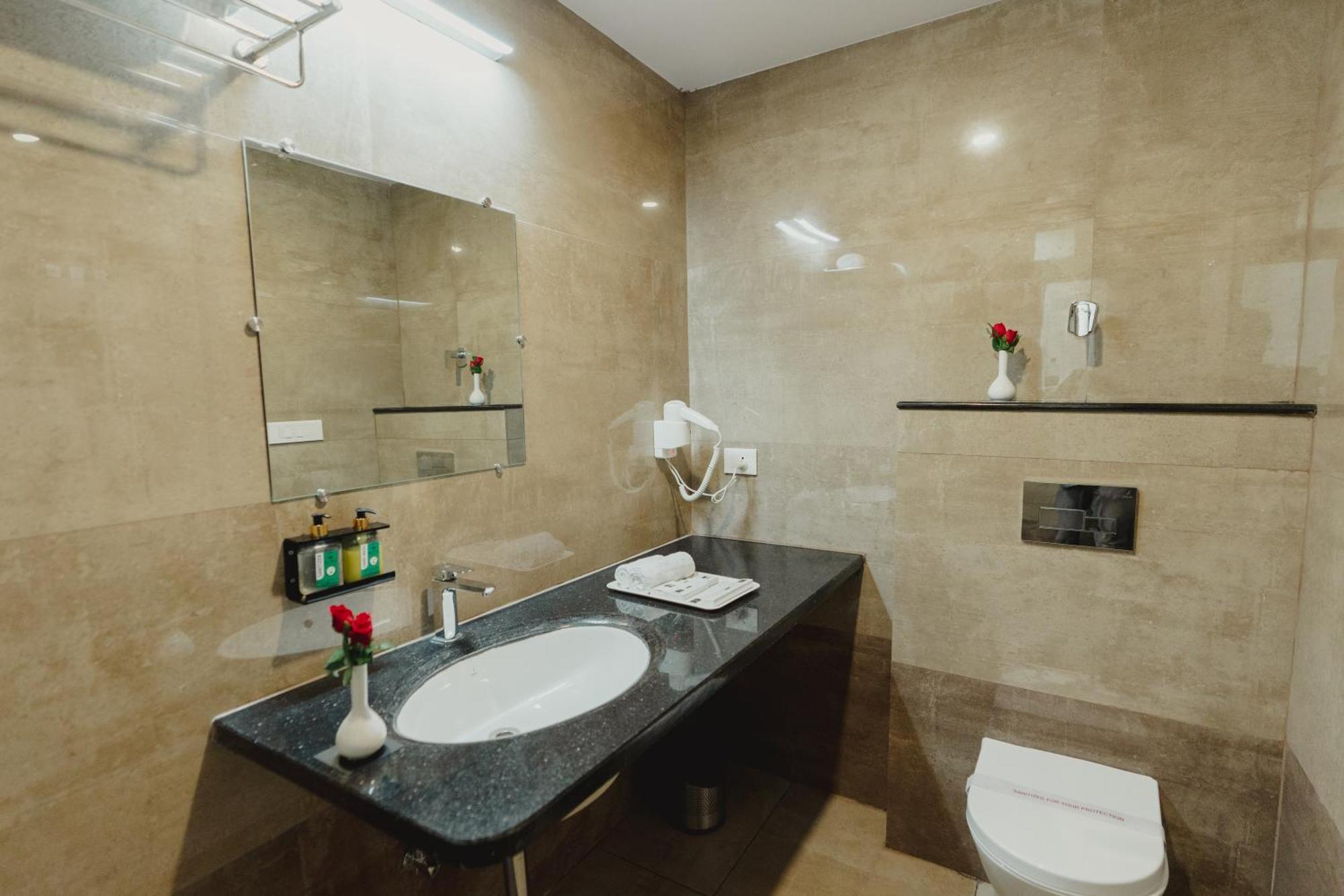 Hotel Bigwig Jabalpur Esterno foto